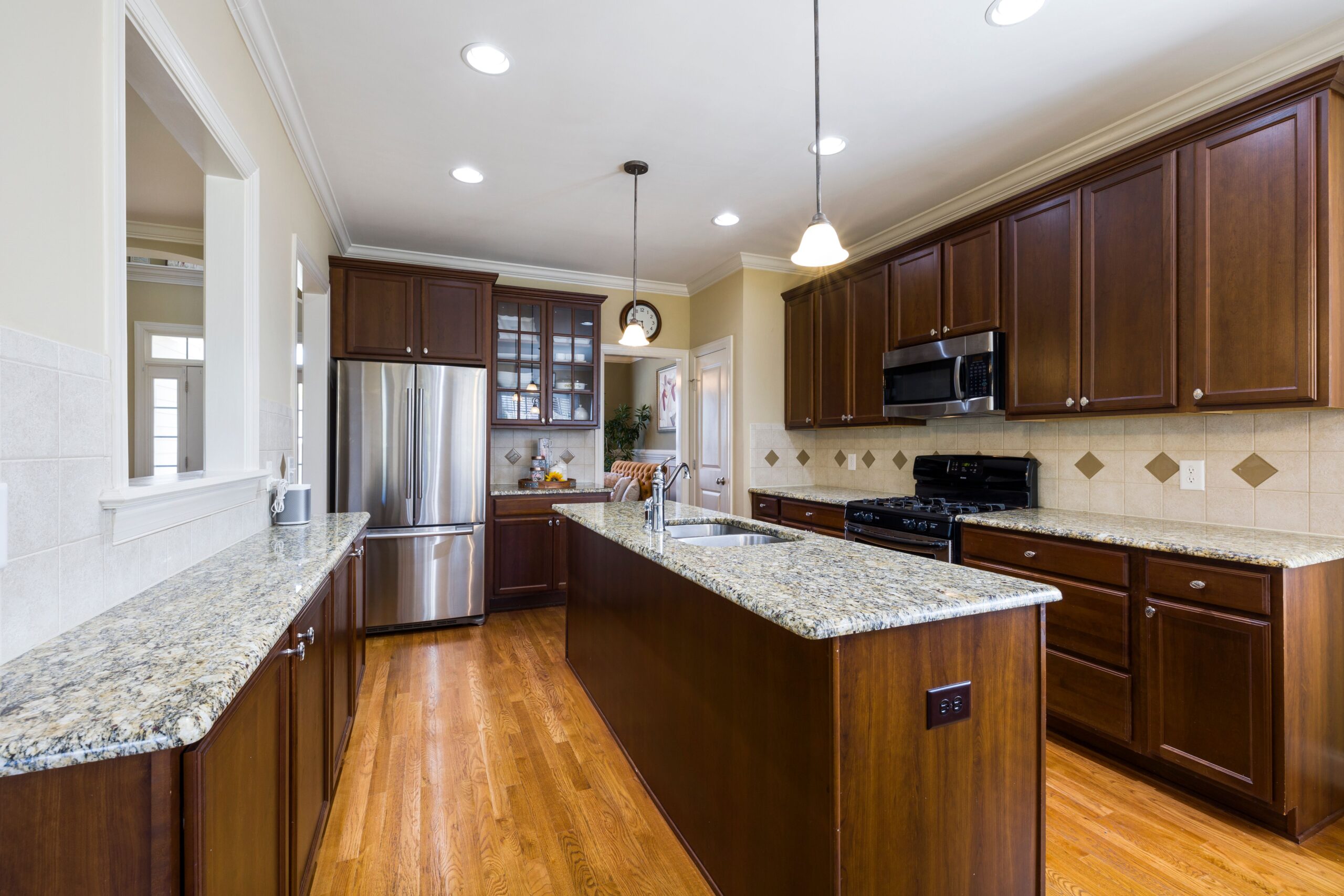 cleaning-services-in-st-louis-park-kitchen-2 Clean kitchen after a house cleaning in Saint Louis Park, MN